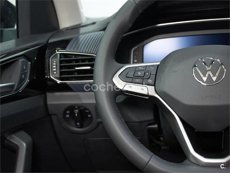 Usado VW T-Cross Sportline 110 CV (80 kW) 2023 Gris / plata SUV