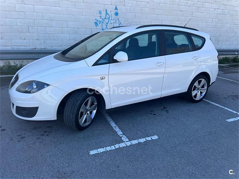 Usado Seat Altea XL Reference 105 CV (77 kW) 2010 Blanco Monovolumen