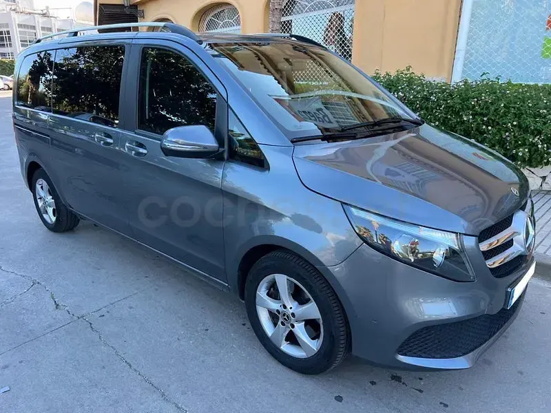 Usado Mercedes V220 Avantgarde 163 CV (119 kW) 2021 Gris / plata Monovolumen