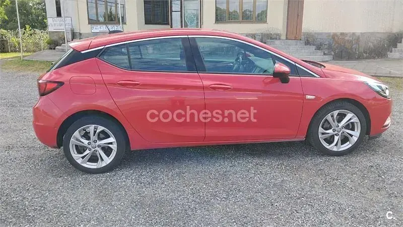 Usado Opel Astra Dynamic 136 CV (100 kW) 2016 Rojo Berlina