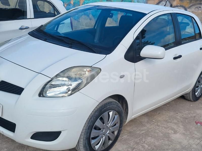 Blanco Usado 2011 Toyota Yaris Live Berlina | 5250 € (Buen precio) - Imagen 1/4