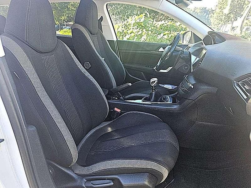 Usado Peugeot 308 SW Style 120 CV (88 kW) 2016 Blanco Familiar