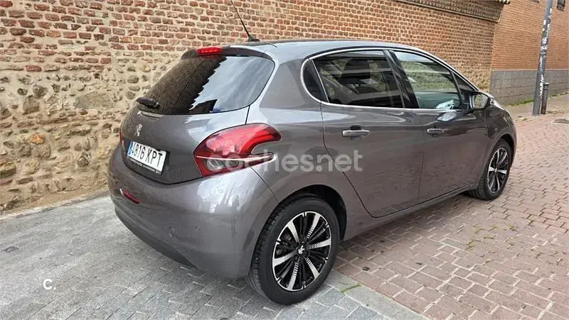 Occasion Peugeot 208 Signature Sky 110 ch (80 kW) 2018 Gris Citadine