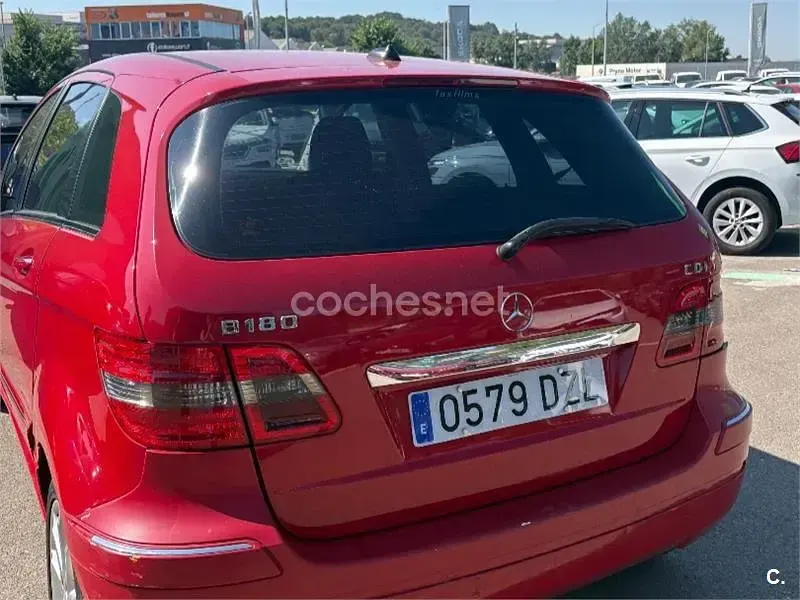 Usado Mercedes B180 109 CV (80 kW) 2006 Rojo Monovolumen