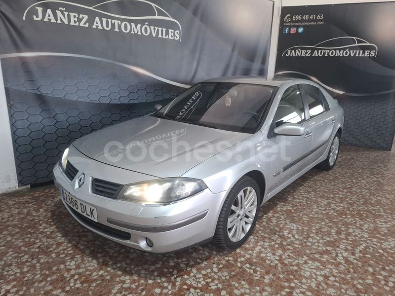 Gris / plata Usado 2005 Renault Laguna II Authentique Berlina | 3990 € (Caro) - Imagen 1/4