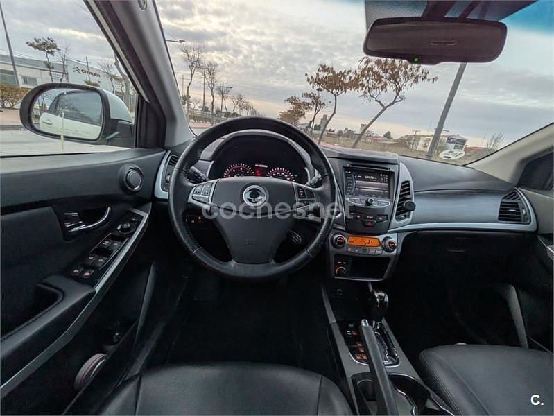 Usado Ssangyong (KGM) Korando Limited 175 CV (128 kW) 2015 Blanco SUV