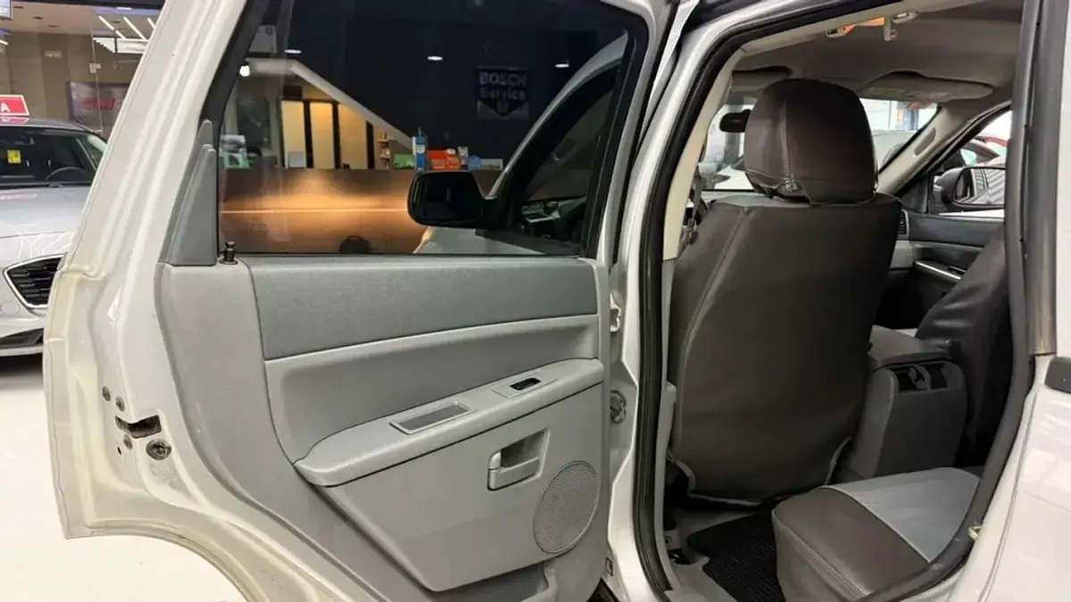 Usado Jeep Grand Cherokee Laredo 218 CV (160 kW) 2007 Gris SUV