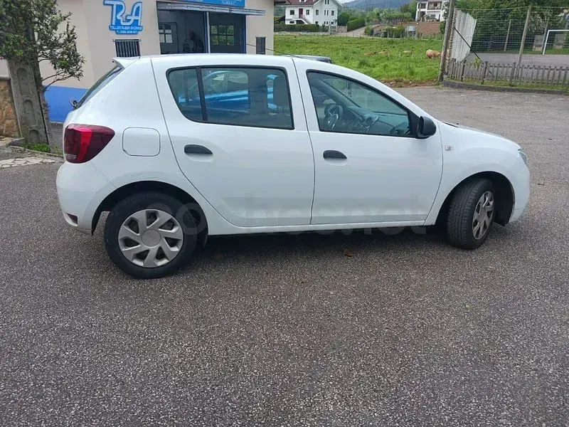 Usado Dacia Sandero Ambiance 75 CV (55 kW) 2017 Blanco Berlina