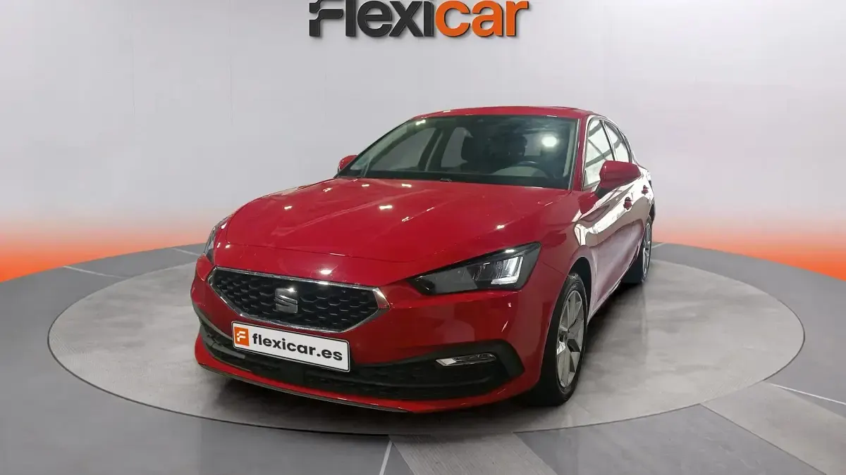 Usado Seat Leon Style 110 CV (80 kW) 2024 Rojo Berlina