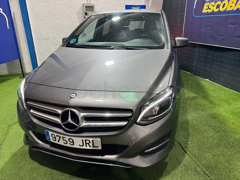Usado Mercedes B180 109 CV (80 kW) 2016 Gris / plata Utilitario