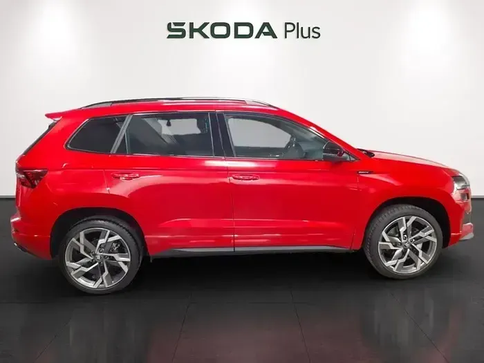 Usado Skoda Karoq SportLine 150 CV (110 kW) 2025 Rojo SUV