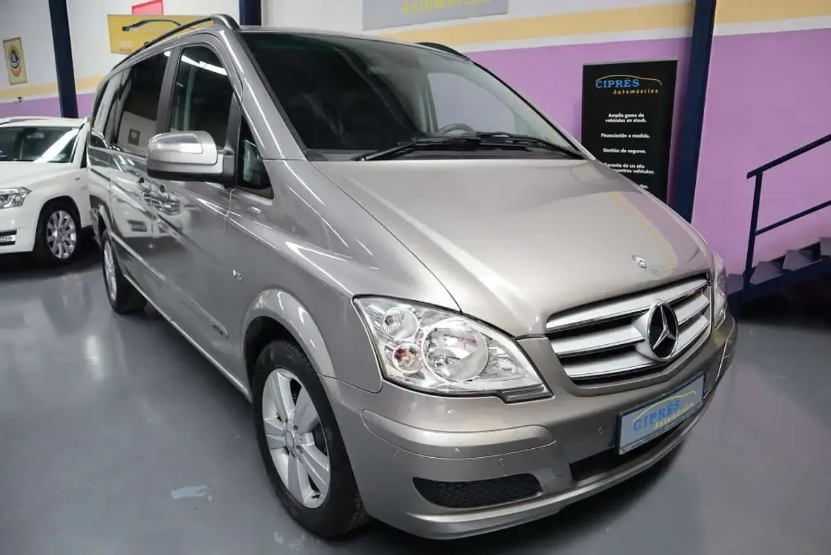 Usado Mercedes Viano 224 CV (164 kW) 2012 Gris Monovolumen