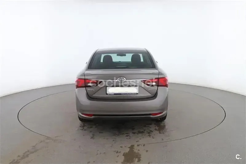 Usado Toyota Avensis Advance 143 CV (105 kW) 2015 Beige Berlina