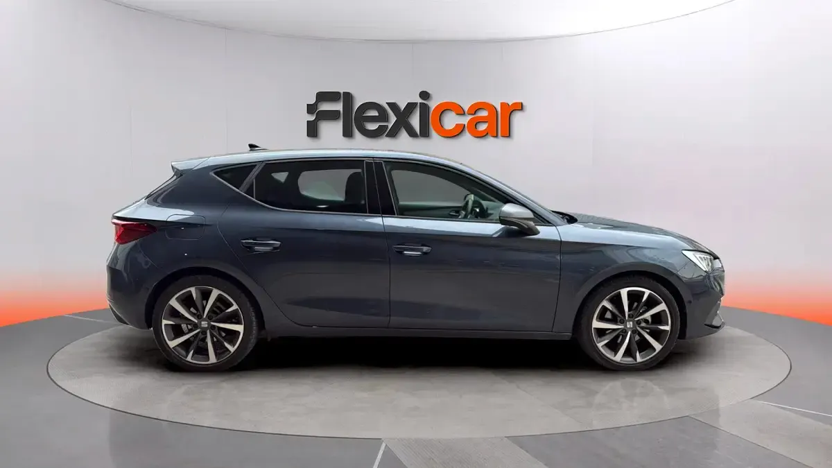 Usado Seat Leon FR 150 CV (110 kW) 2024 Gris Berlina