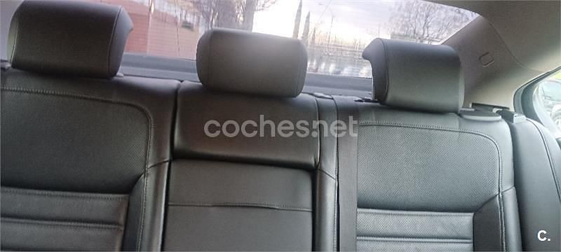 Usado Opel Insignia Essentia 140 HP (102 kW) 2010 Vermelho Sedan