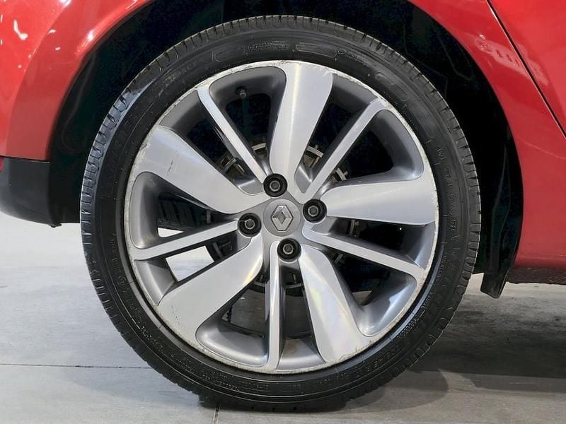 Usado Renault Clio IV 95 CV (69 kW) 2015 Rojo Berlina