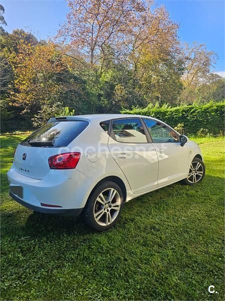 Usado Seat Ibiza 90 HP (66 kW) 2011 Branco Sedan
