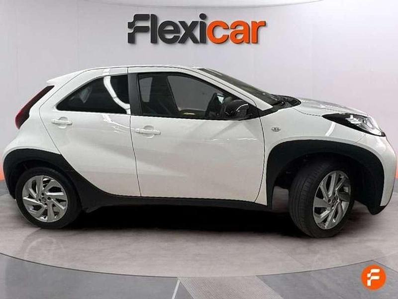 Usado Toyota Aygo X-play 69 CV (50 kW) 2024 Blanco Utilitario