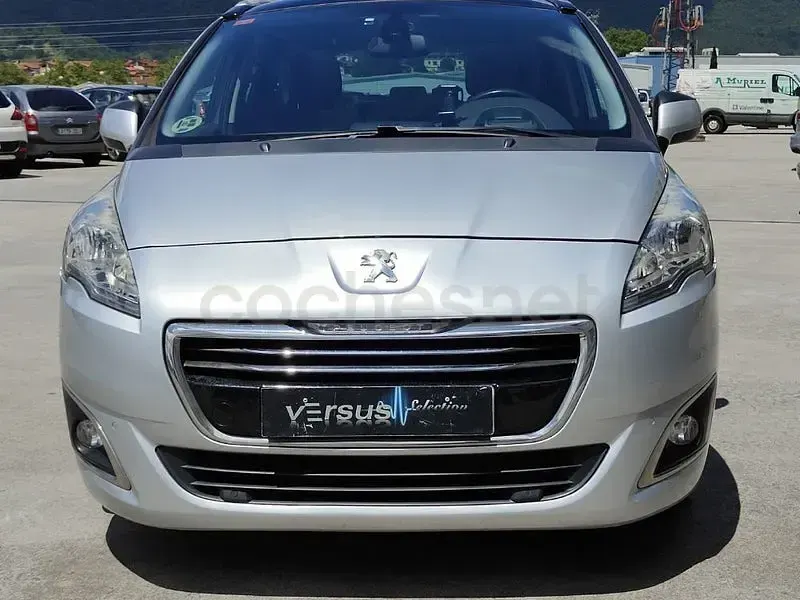 Usado Peugeot 5008 Allure 150 CV (110 kW) 2014 Gris / plata Monovolumen