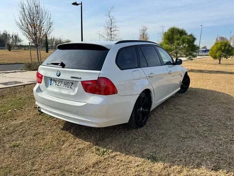 Usado BMW 320 Efficient Dynamics 163 CV (119 kW) 2011 Blanco Familiar