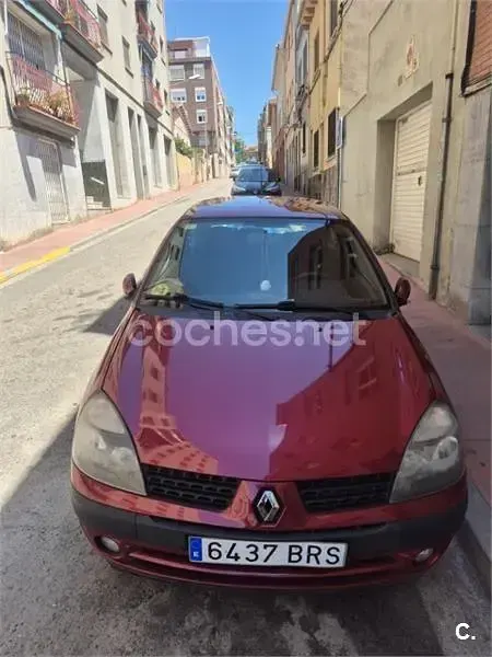 Usado Renault Clio 75 CV (55 kW) 2002 Rojo Berlina
