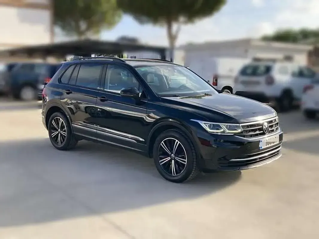 Usado VW Tiguan Life 150 CV (110 kW) 2021 Negro SUV