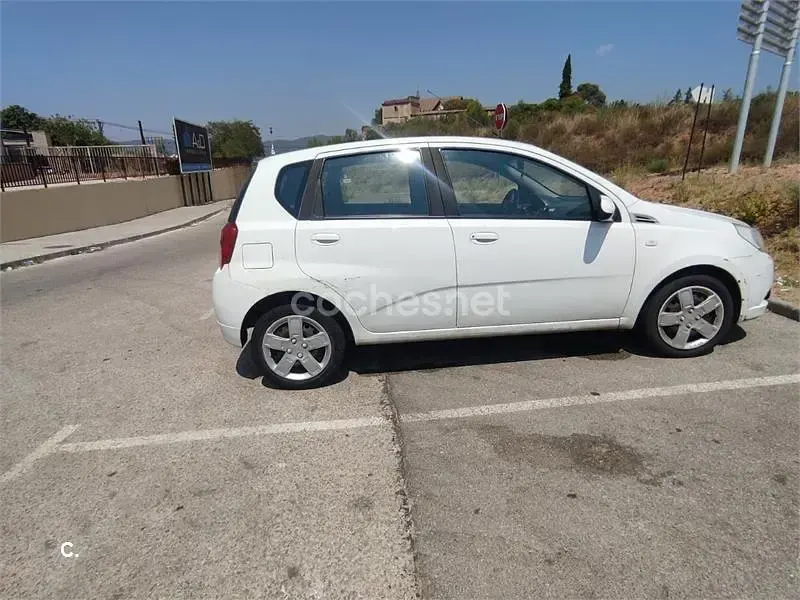 Usado Chevrolet Aveo LT 101 CV (74 kW) 2010 Blanco Berlina