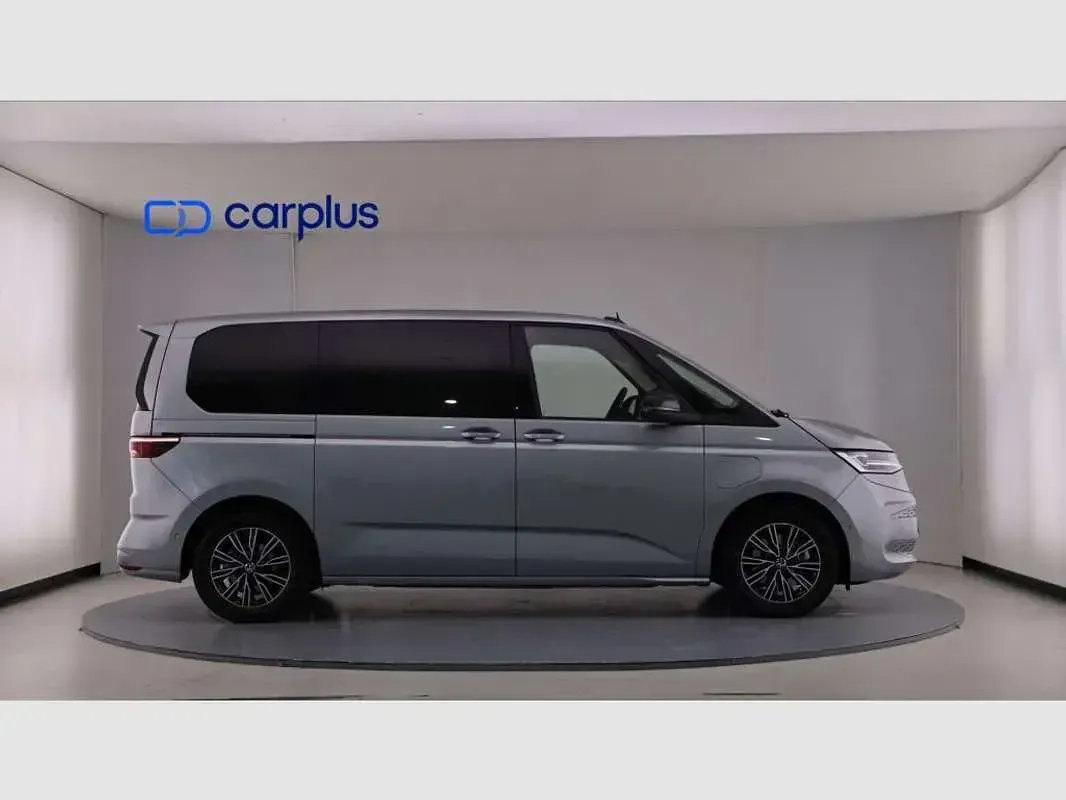 Usado VW Multivan 177 CV (130 kW) 2025 Gris Monovolumen