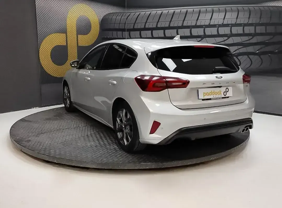 Usado Ford Focus ST-Line 155 CV (114 kW) 2024 Gris Berlina