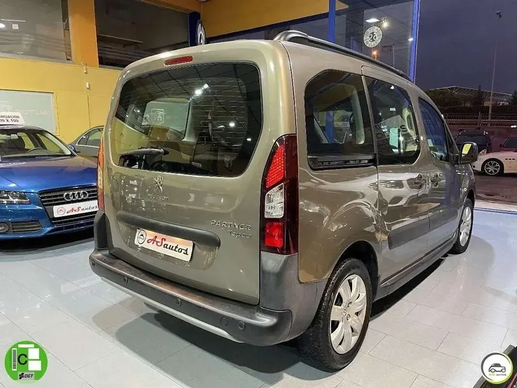 Usado Peugeot TePee Outdoor 99 CV (72 kW) 2017 Gris Van