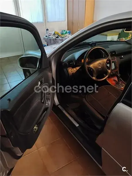 Usado Mercedes C220 Classic 143 CV (105 kW) 2002 Gris / plata Berlina