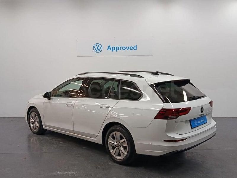 Usado VW Golf VIII Life 115 CV (84 kW) 2023 Blanco Familiar