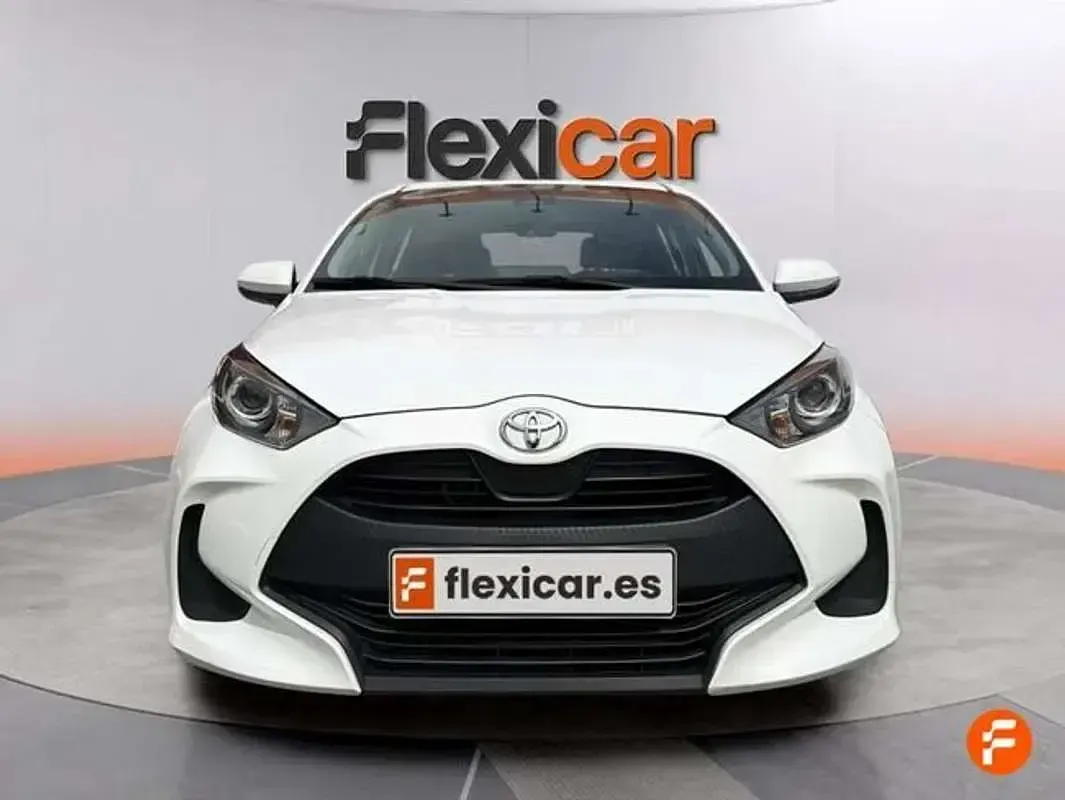 Usado Toyota Yaris Active 116 CV (85 kW) 2023 Negro Utilitario