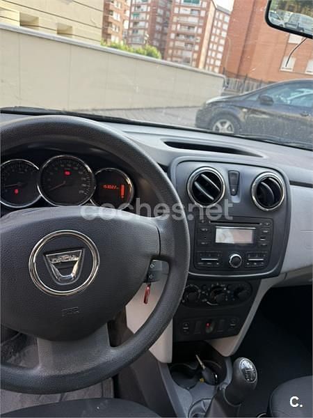Usado Dacia Logan Ambiance 75 CV (55 kW) 2014 Gris / plata Berlina