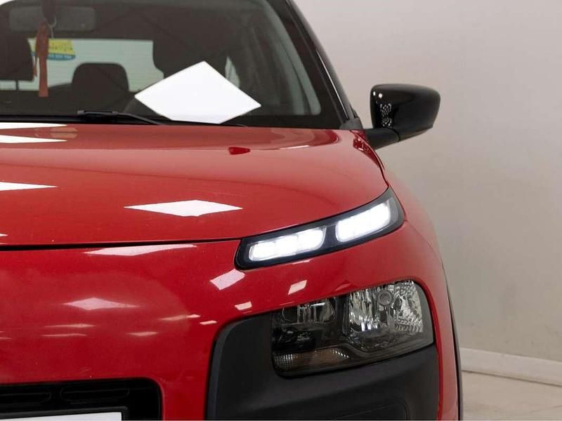 Usado Citroën C4 Cactus Live 82 CV (60 kW) 2017 Rojo Utilitario
