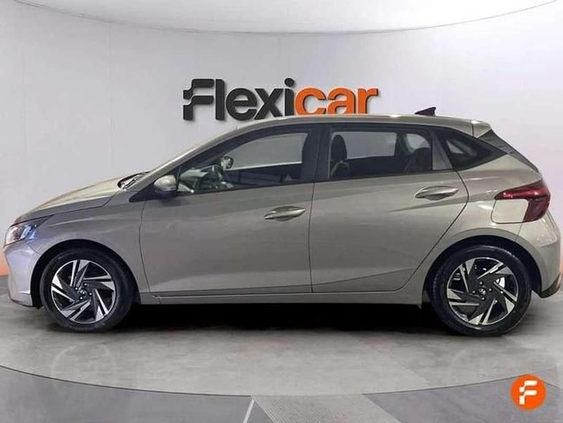 Usado Hyundai i20 84 CV (61 kW) 2022 Gris Utilitario