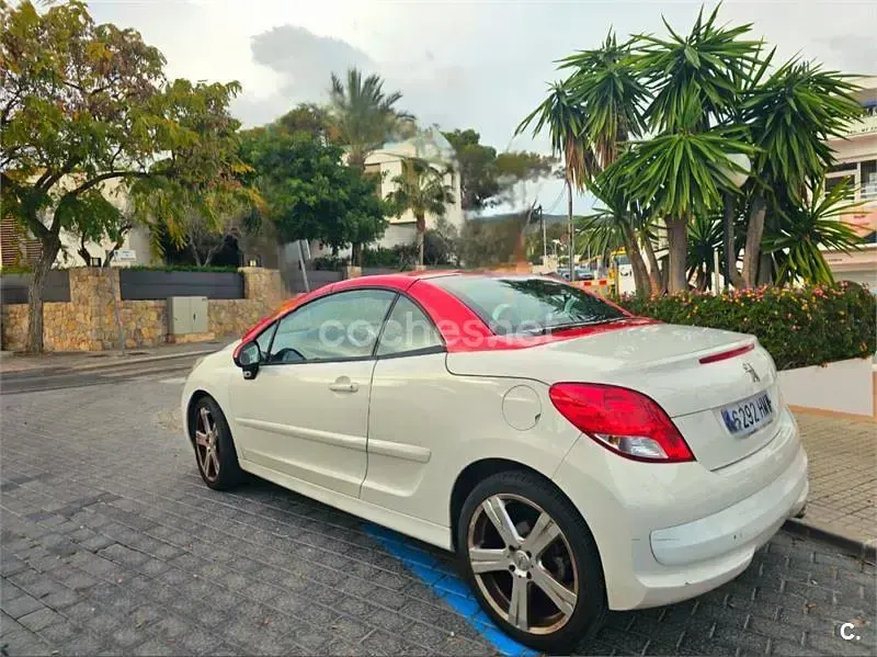 Usado Peugeot 207 CC 120 CV (88 kW) 2012 Blanco Descapotable
