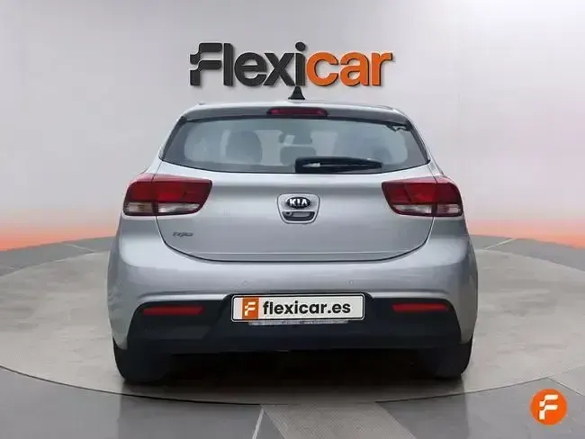 Usado Kia Rio 100 CV (73 kW) 2019 Gris