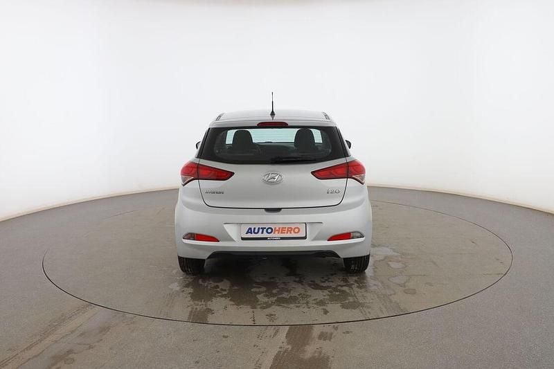 Usado Hyundai i20 85 CV (62 kW) 2015 Plata Utilitario