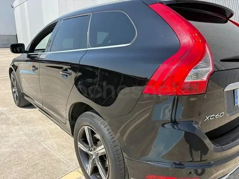 Usado Volvo XC60 R-Design Momentum 150 CV (110 kW) 2016 Negro SUV