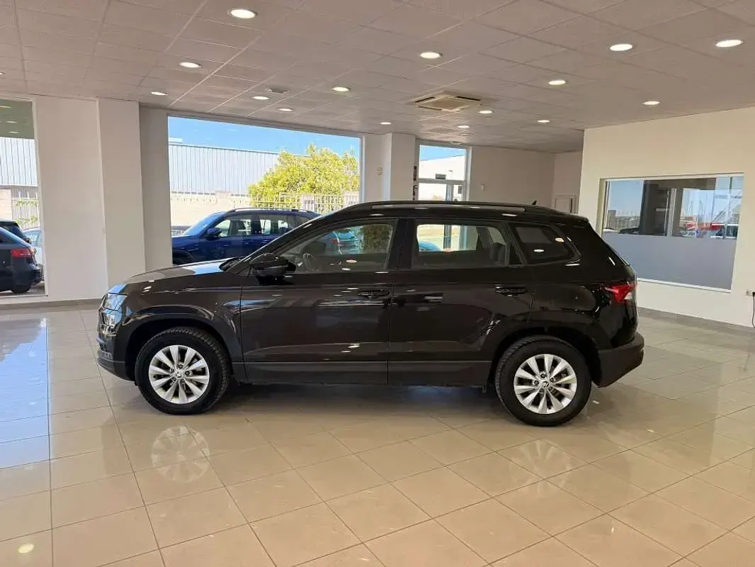 Usado Skoda Karoq Ambition 110 CV (80 kW) 2021 Negro SUV