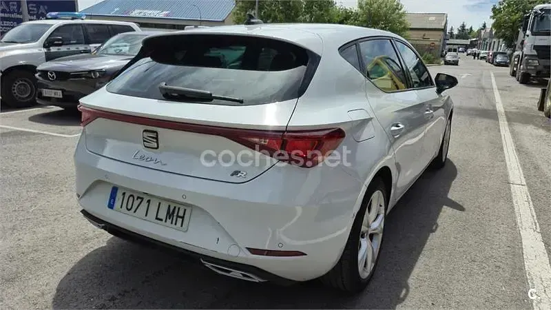 Usado Seat Leon ST FR 150 CV (110 kW) 2021 Blanco Familiar