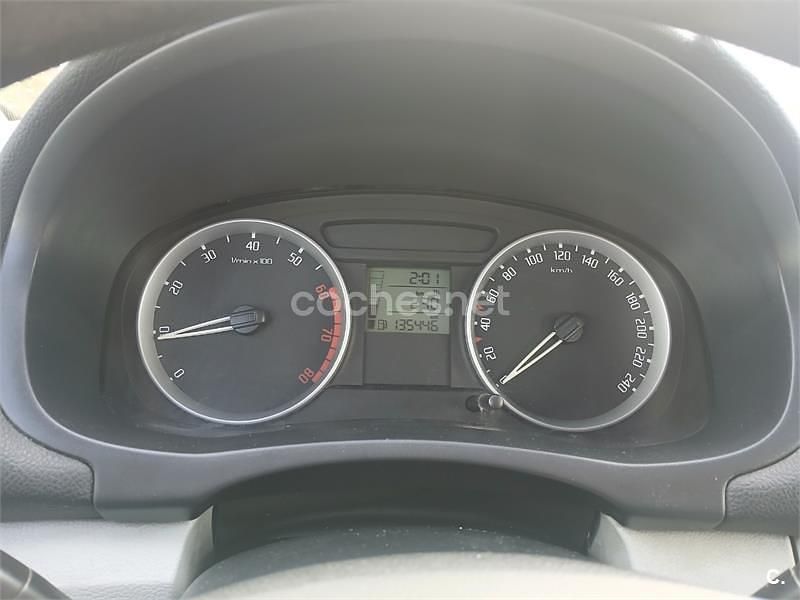 Usado Skoda Fabia 70 CV (51 kW) 2007 Naranja Berlina