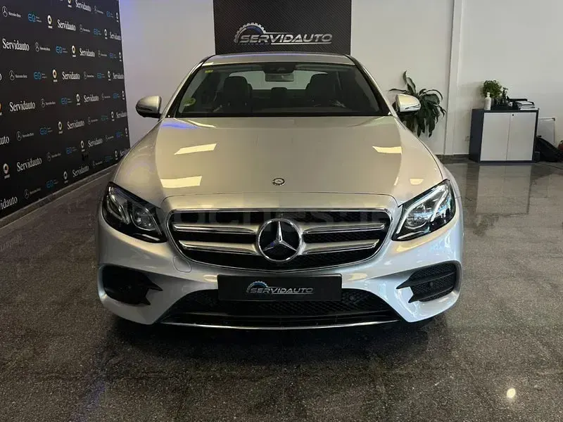 Usado Mercedes E220 194 CV (142 kW) 2016 Gris / plata Berlina