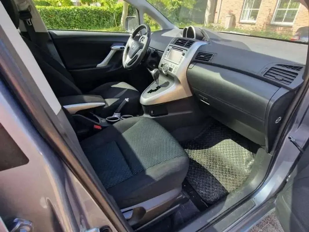 Usado Toyota Verso Advance 150 CV (110 kW) 2012 Gris Monovolumen