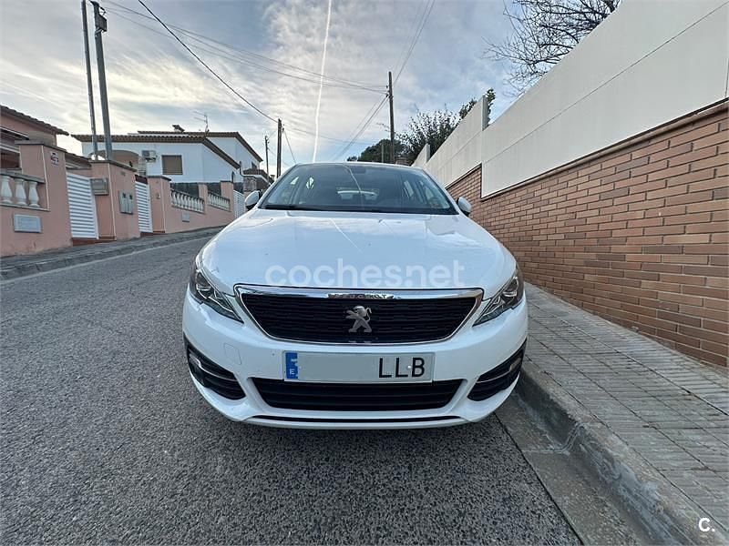 Usado Peugeot 308 Active 110 CV (80 kW) 2020 Blanco Berlina