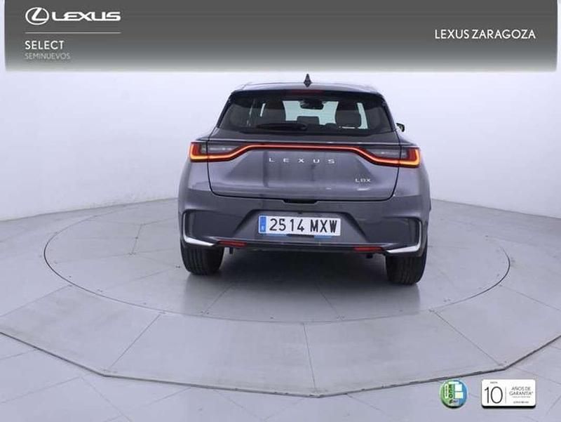 Usado Lexus LBX 136 CV (100 kW) 2024 Gris SUV