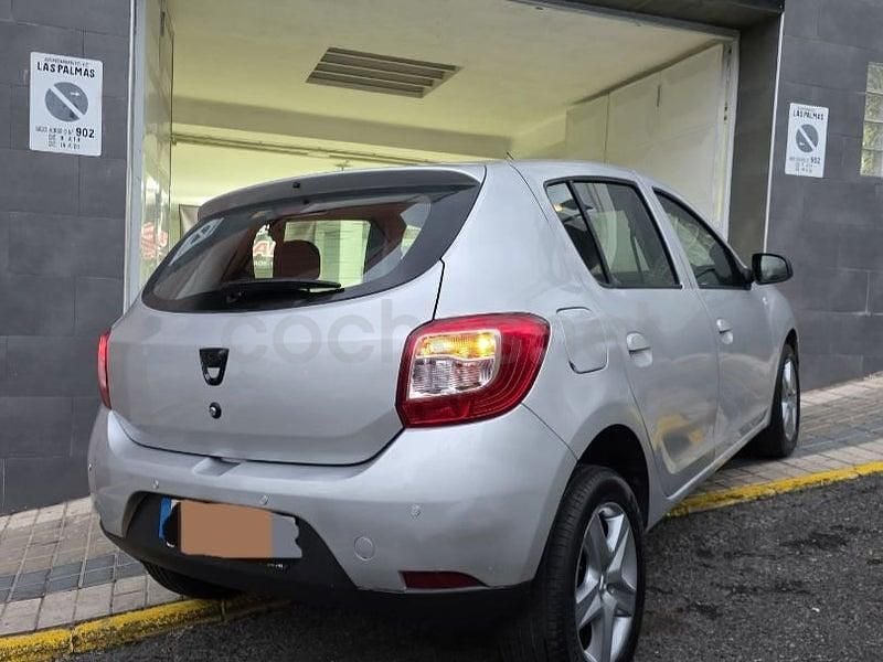 Usado Dacia Sandero Base 75 CV (55 kW) 2016 Gris / plata Berlina