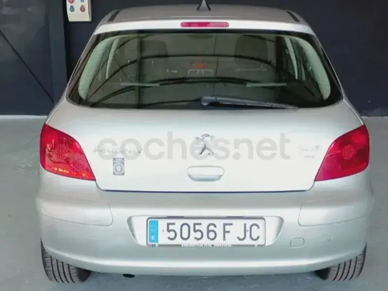 Usado Peugeot 307 90 CV (66 kW) 2007 Gris / plata Berlina