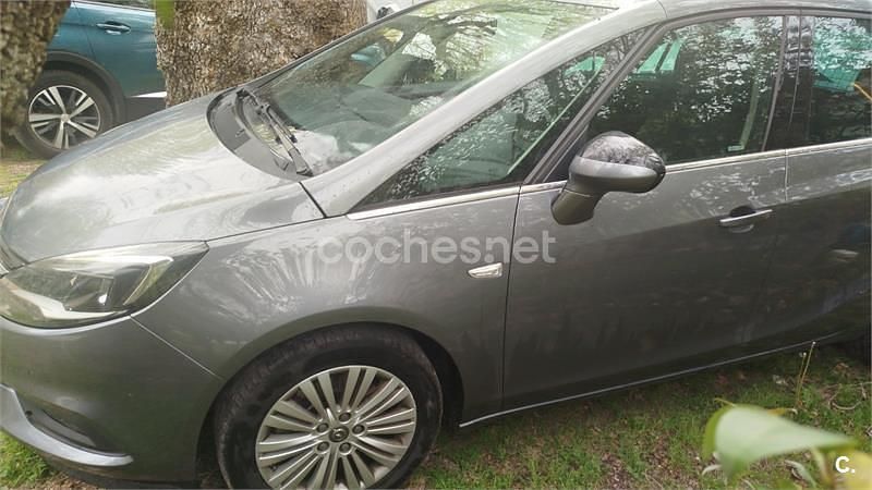 Usado Opel Zafira Tourer Selective 140 HP (102 kW) 2017 Cinzento Monovolume